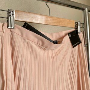 Banana Republic Skirts - Banana Republic Pleated Soft Blush Maxi Skirt Banana Republic Skirts - Banana Republic Pleated Soft Blush Maxi Skirt